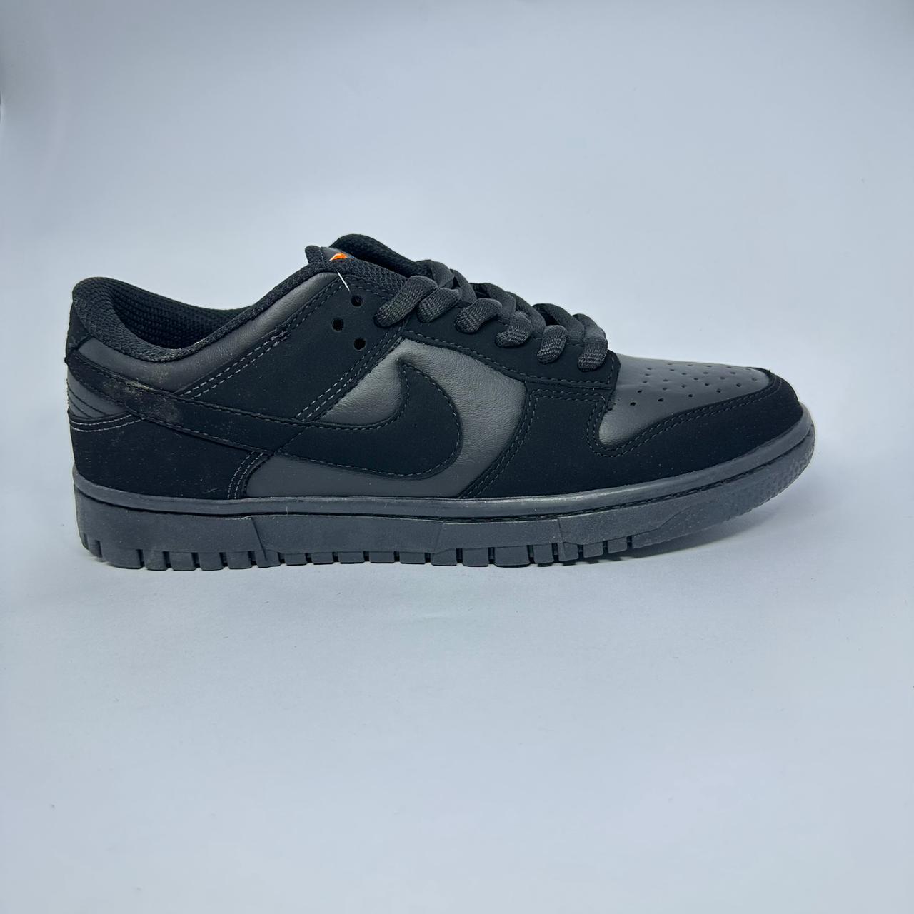 NK Dunk Low | Preto Preto