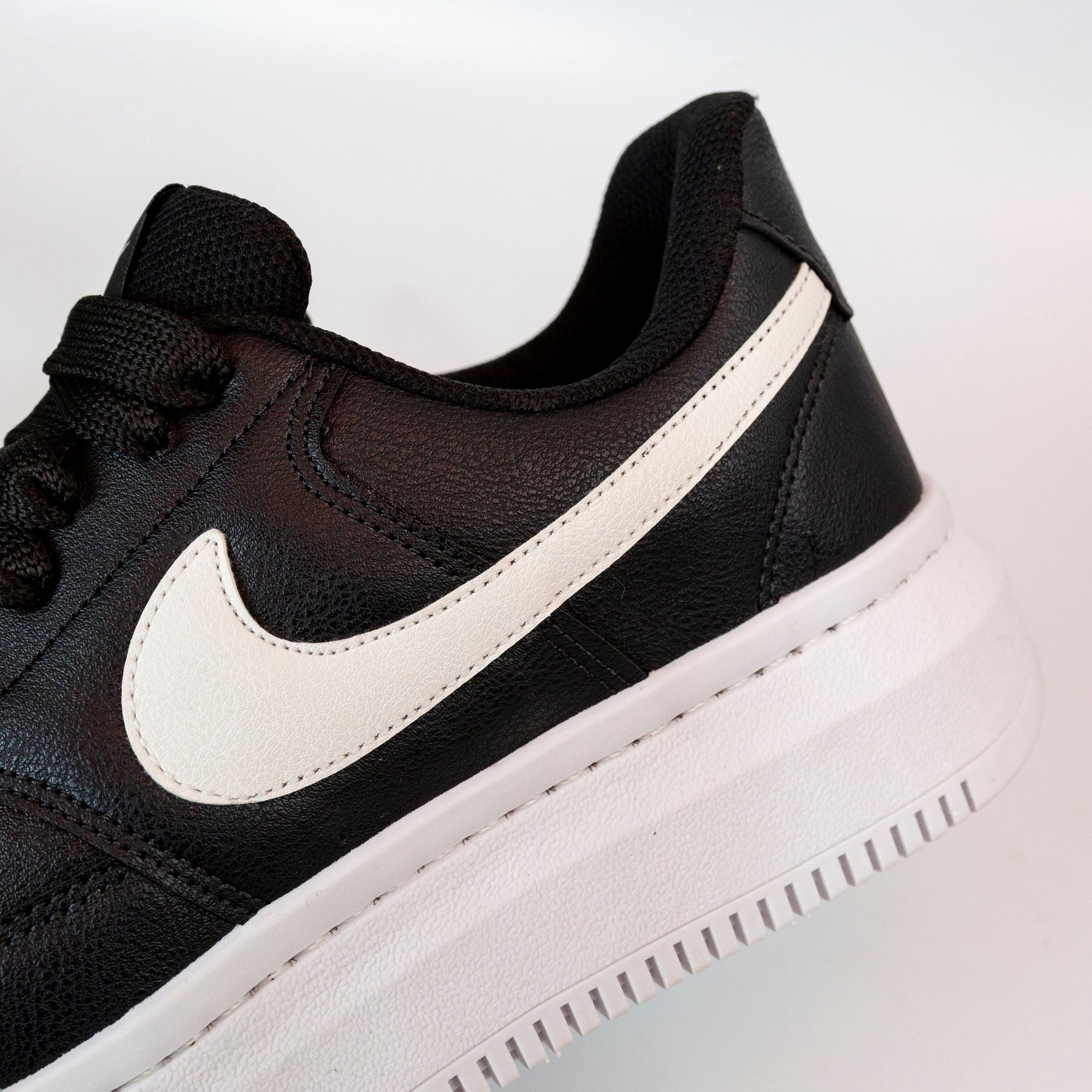 NK Court Vision Alta Preto